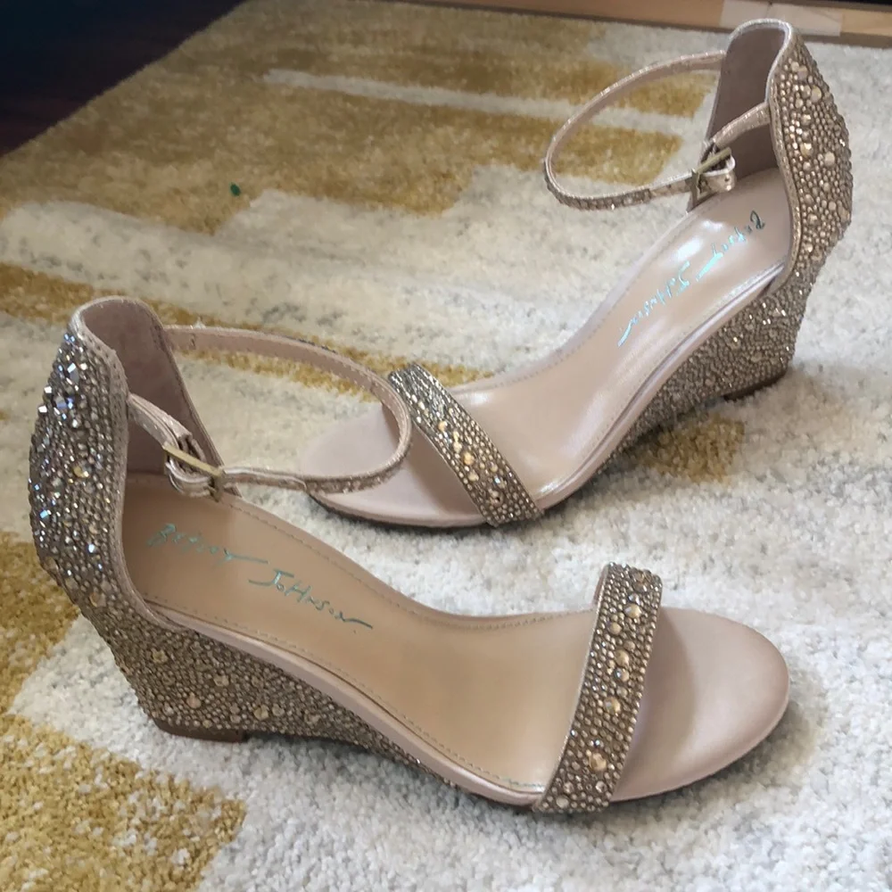NWOB Betsey Johnson Debie Wedge Sandals - Picture 2 of 7